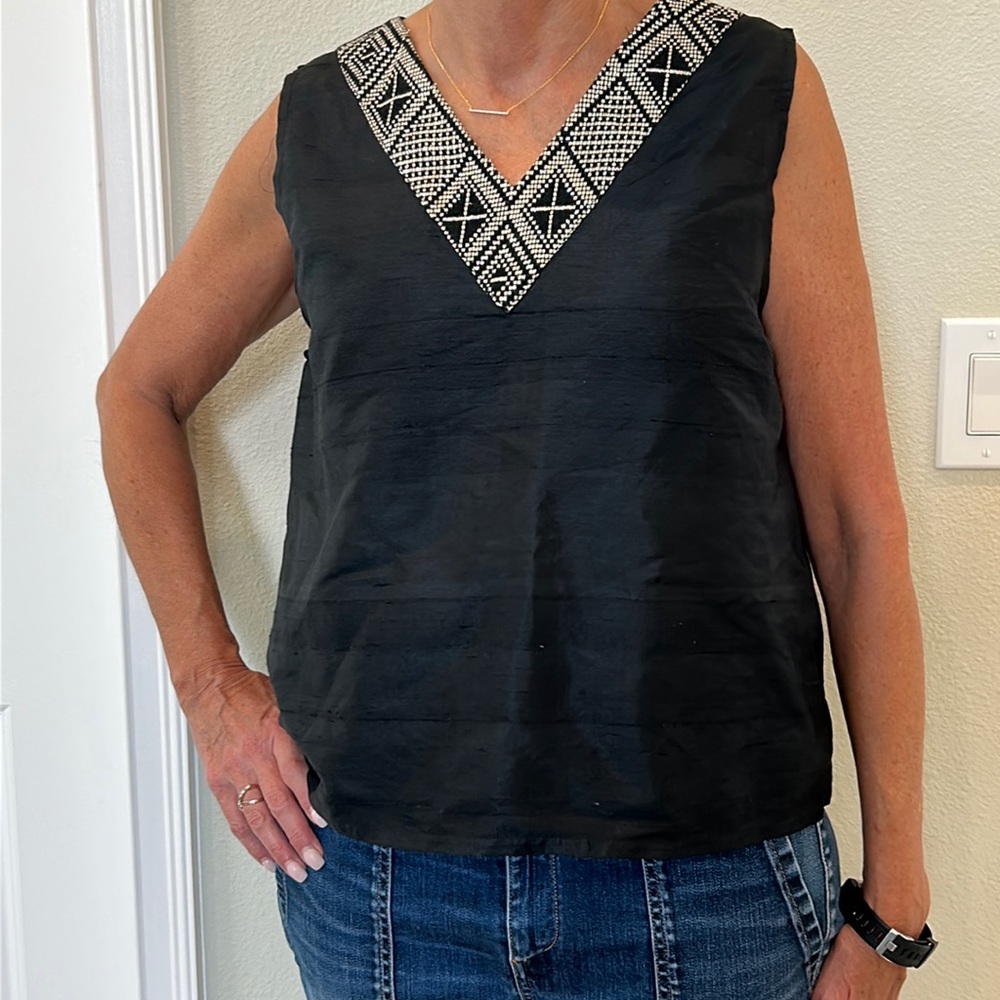 VTG Angelique by Mel’ Ange black Thai silk sleeveless vneck top (fits like 12)